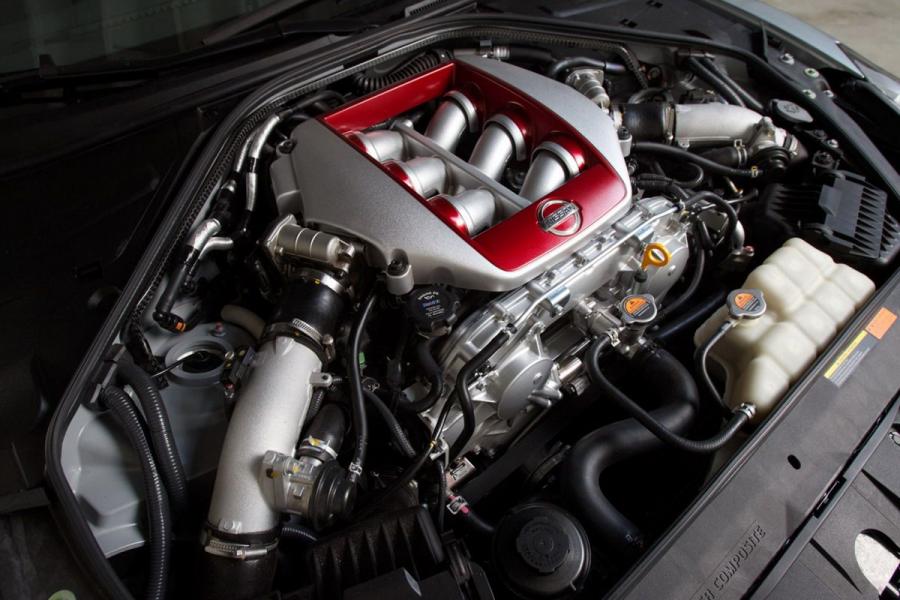  Nissan GT-R Premium 2013 года  (фото 23 из 36)